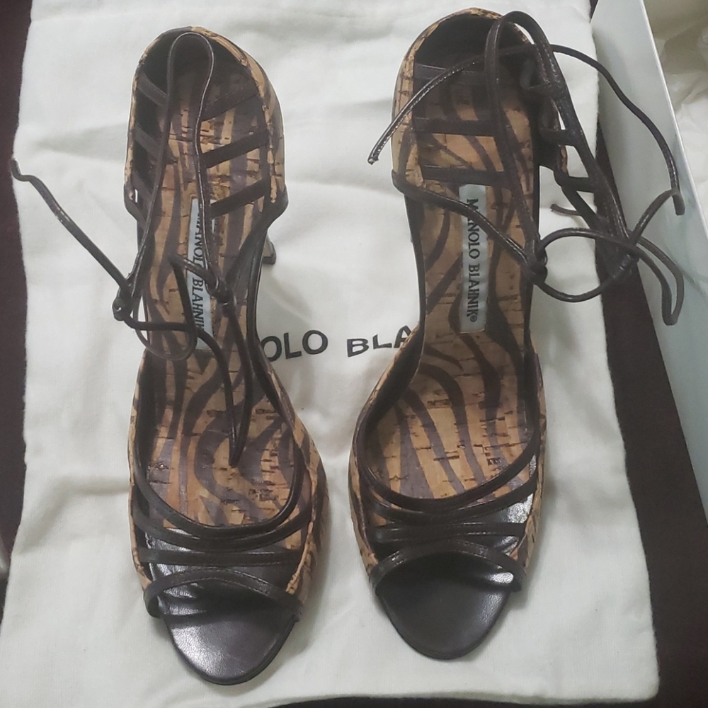 NEVER WORN - ** VINATGE MANOLO BLAHNIK HEELS ***